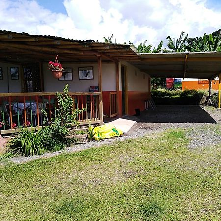 Finca En El Quindio Arrullo Cafetero Quimbaya Exterior photo